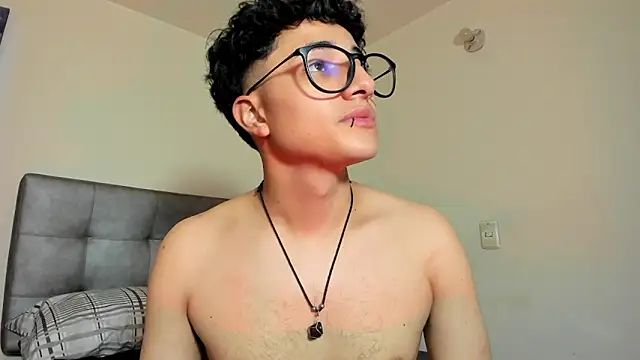 Chat XXX en directo de Adonibaskerville4