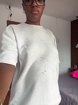 Emi_rousse Live XXX-chat