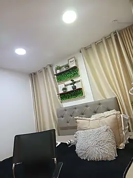 Chat +18 de sasi_luna ao vivo