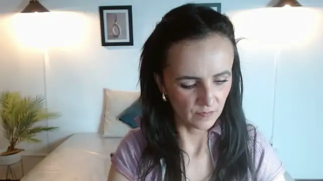 Juliana__lx Adlı Modelin Canlı XXX Sohbeti