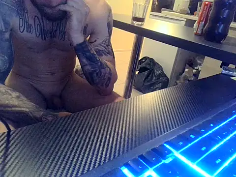 Show modela Wyrolowanyyy na web-kameri