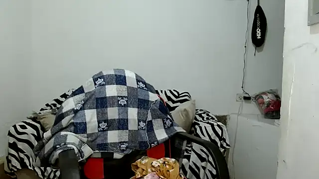 angelamarie1 Adlı Modelin Canlı XXX Sohbeti