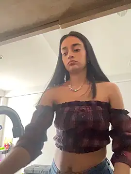 leilani_X Adlı Modelin Canlı XXX Sohbeti