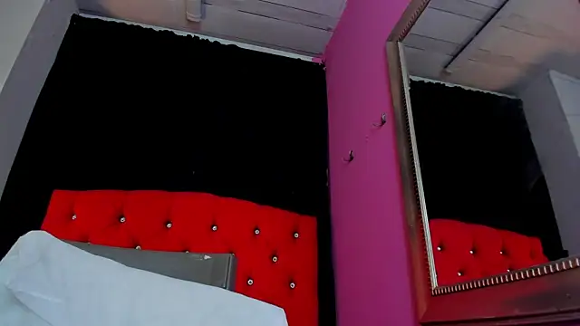 ScarletBigTitties 现场XXX聊天