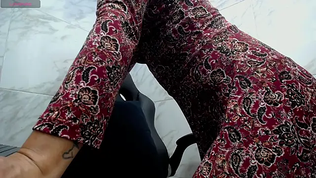 Chatroom XXX en direct de kyra_jeet