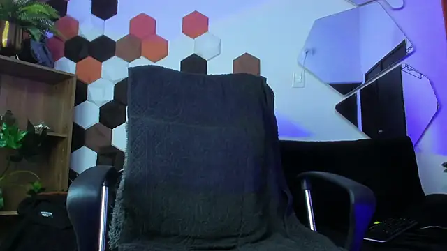 Show modela RomanCroft na web-kameri