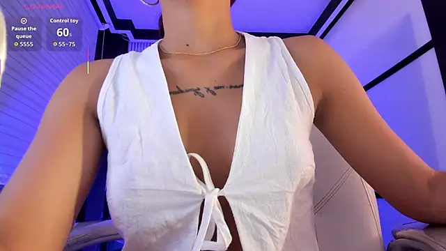 Chat +18 de CarolineFyre ao vivo