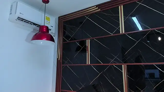 HannyThompson Chat XXX in diretta