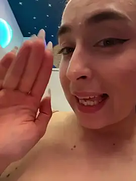 Holly_Play Chat XXX live