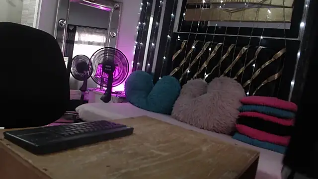 mailyn_gold élő XXX-chatje