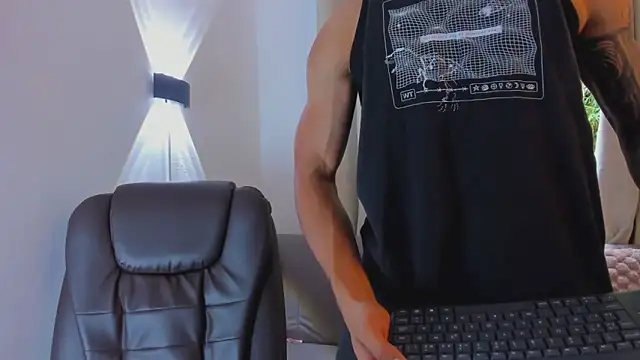 Mr_adrian – Live XXX-chat