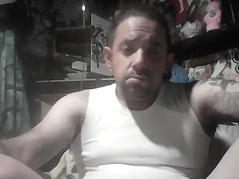 Twoslipperywhenwett's Live XXX Chat