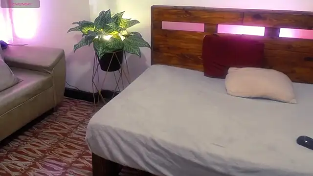 Chat XXX en directo de Yeseniaa25_