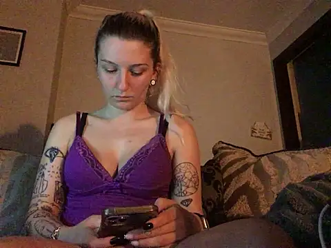 Show modela xxamyleighxx na web-kameri