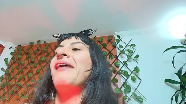 Chat +18 de Naughty_Kittenm ao vivo