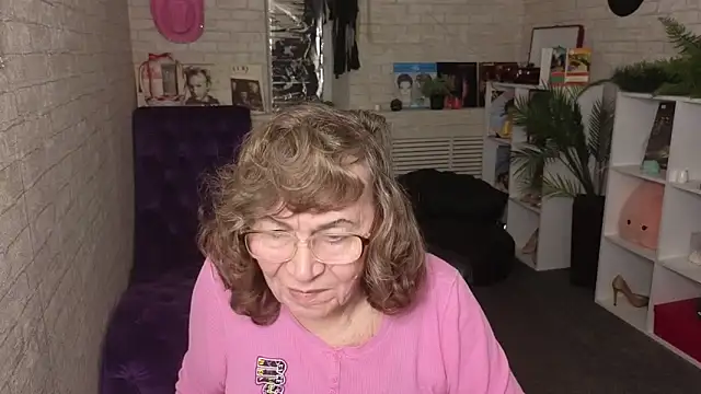 Chat +18 de Betty_Brick ao vivo