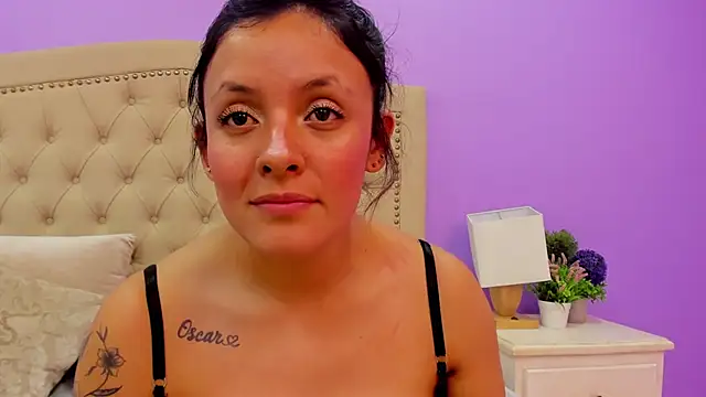 CynthiaMore webcam show