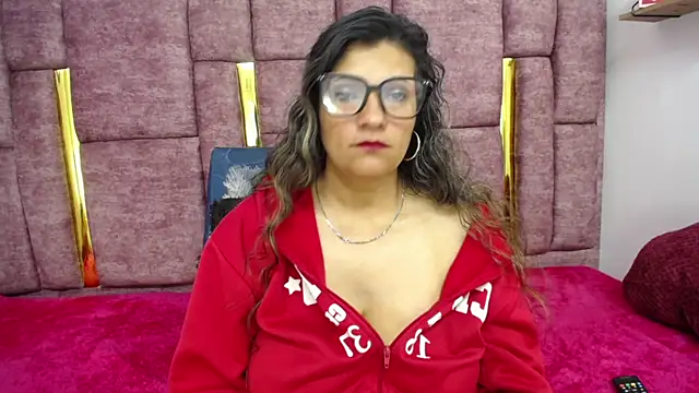 SKARLET_KOVA's Live XXX Chat