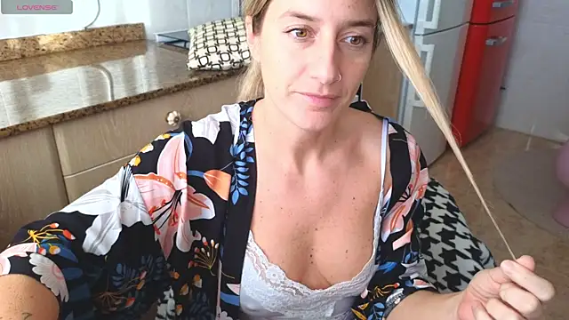 Chatroom XXX en direct de Lunamix