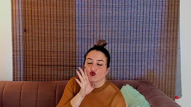 ariana_cross Adlı Modelin Canlı XXX Sohbeti