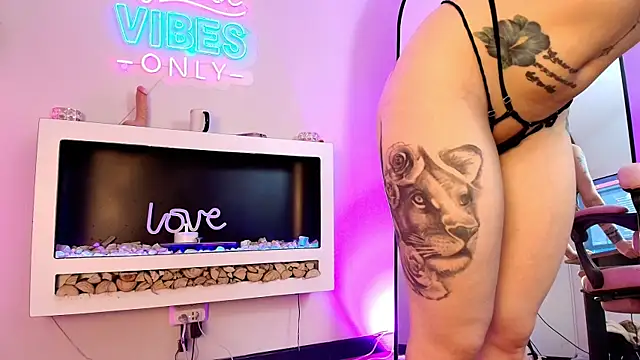 Chat +18 de Alice_Vixen ao vivo