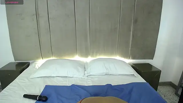 CamiilaReyes' Live XXX Chat