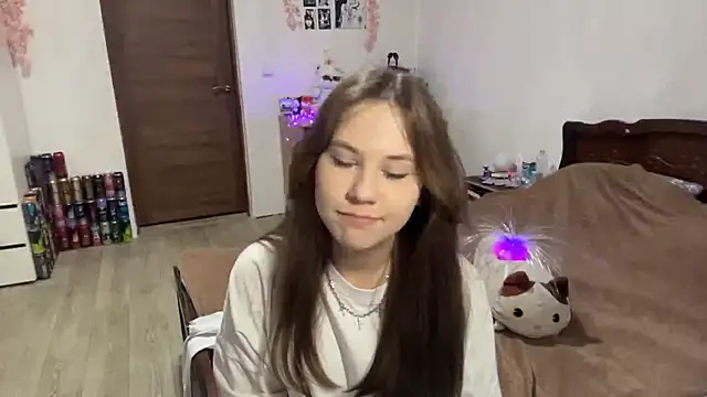 NyelleSpir Show in webcam