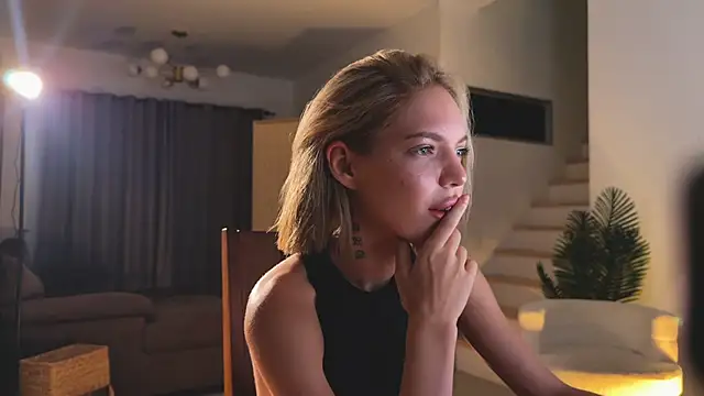 alittlestarrr's Live XXX Chat