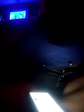 SANDHYAHOTKUMARI Adlı Modelin Canlı XXX Sohbeti