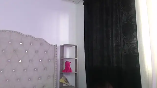 Abril_SquirtのライブXXXチャット