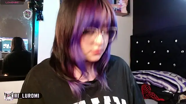 Iluromi live XXX chat