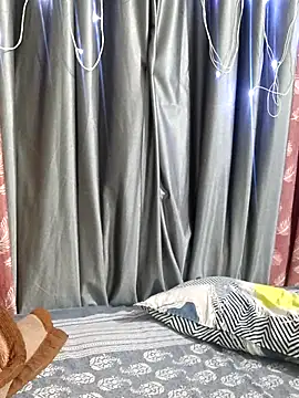 Chat +18 de ISHA-STRIP ao vivo