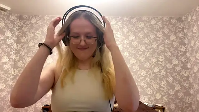 ElmiraGildeaのライブXXXチャット