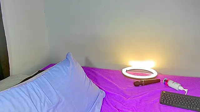 XXX chat uživo modela Anniecute__