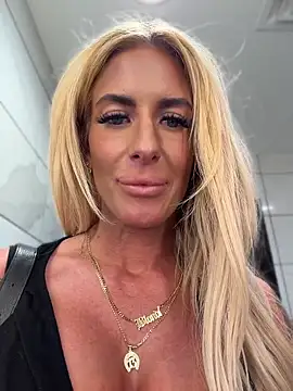 blondiluvsanal's Webcam Show