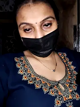 Horny_Shalu 现场XXX聊天