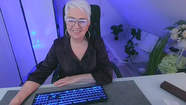 LovelyHelena 现场XXX聊天