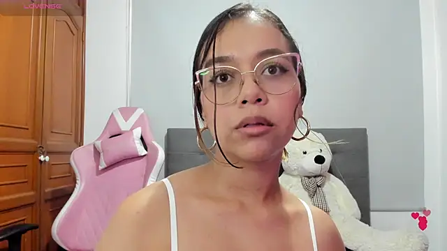 Andrea-Queen's Live XXX Chat