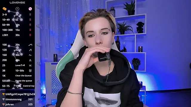 XXX chat uživo modela _Rein_ramm