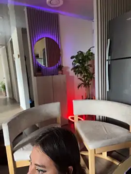 Pokazy przed kamerką – Poli_amor2025