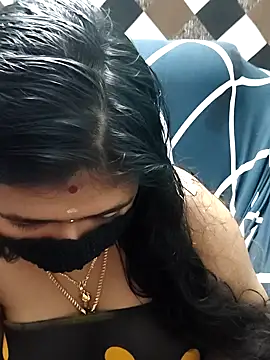 Tamil_Lotus Adlı Modelin Canlı XXX Sohbeti