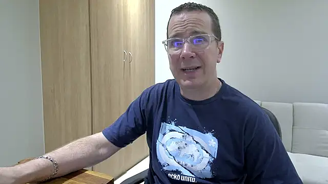 BrettJ81 Live XXX-Chat