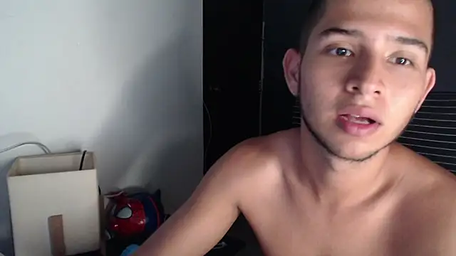 harold_18_ Adlı Modelin Canlı XXX Sohbeti