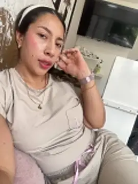 daniela_henao 即時 XXX 聊天