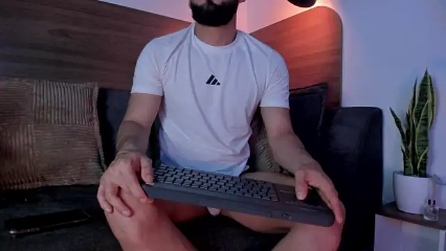 bruno_woods: απευθείας συνομιλία ΧΧΧ