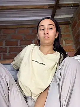 Chatroom XXX en direct de RAKEL37