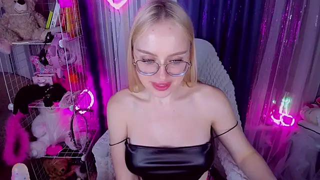 Chatroom XXX en direct de CeaneLino