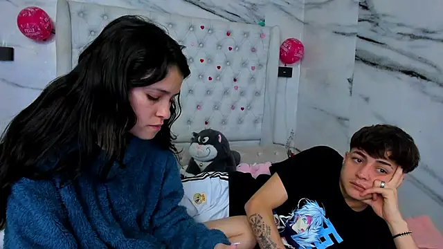 Ari_and_Storm: διαδικτυακό σόου στην κάμερα