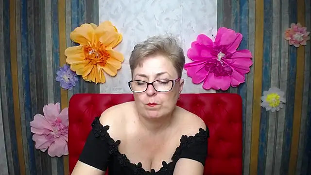 EmiliaGree's Live XXX Chat