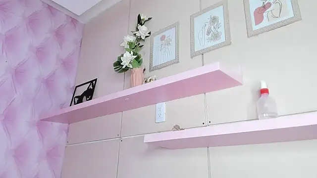 TaniaBellini élő XXX-chatje